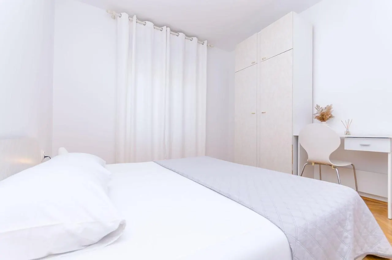 Apartments Marin Two 特罗吉尔
